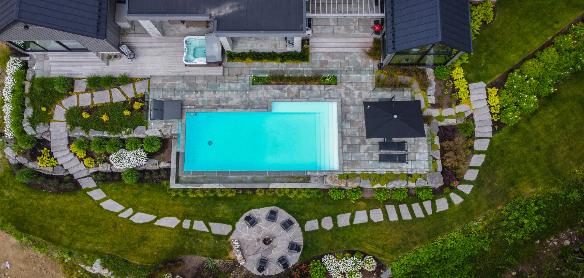 Vue aérienne d'aménagement paysager de piscine CHN Paysagiste