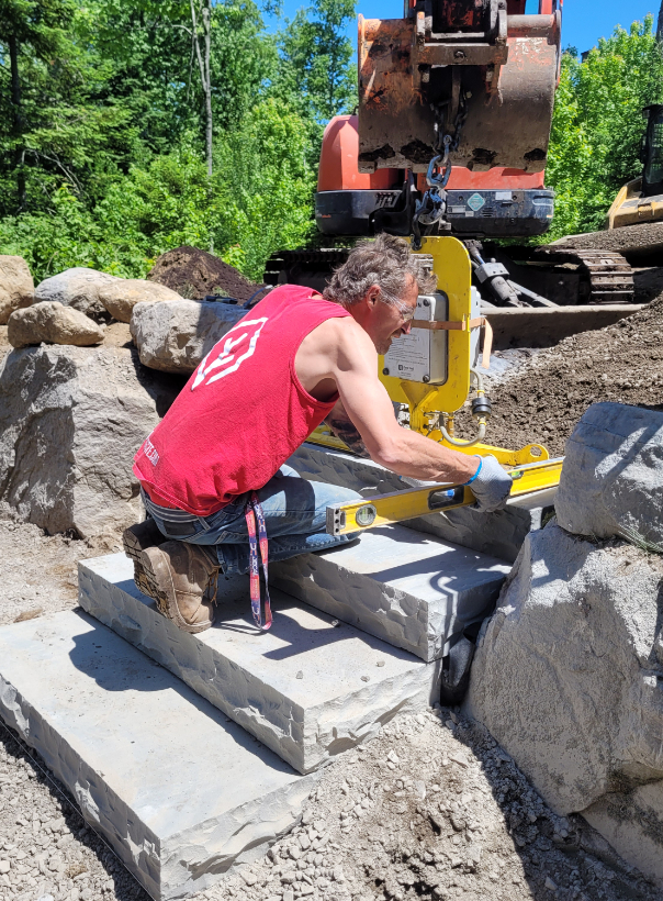 Murs, murets et marches en pierre naturelle - aménagement paysager à Saint-Sauveur dans les Laurentides