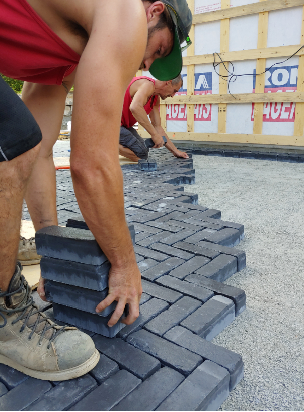 Installation de pavé uni - aménagement paysager