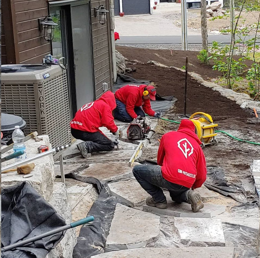 Construction de perron en pierre naturelle par CHN Paysagiste